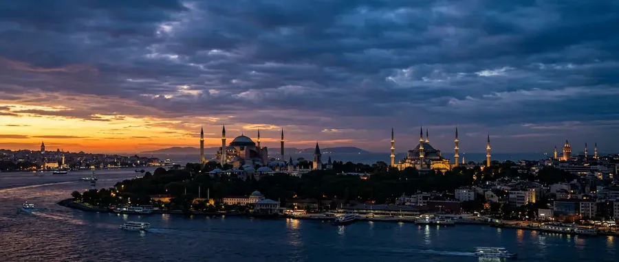 Stambuł — Hagia Sophia i Błękitny Meczet o zmierzchu